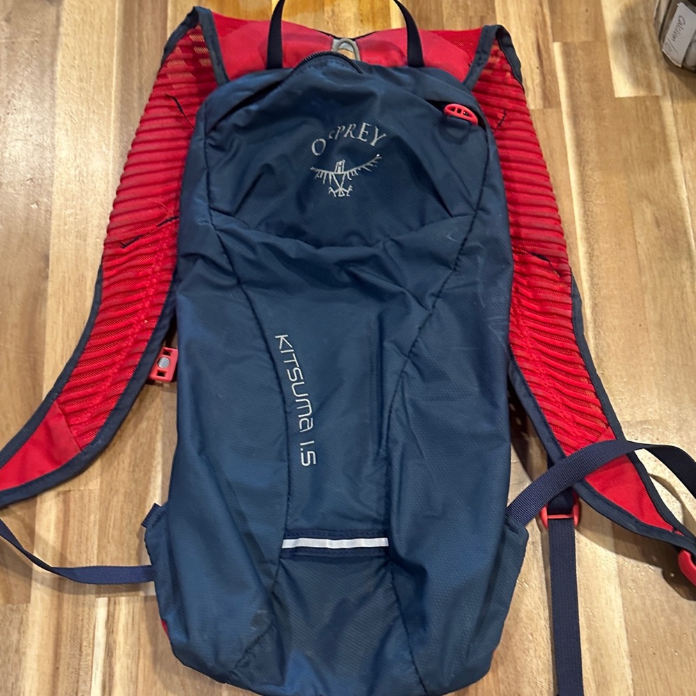 Osprey Kitsuma 1.5L Backpack - Navy and Red